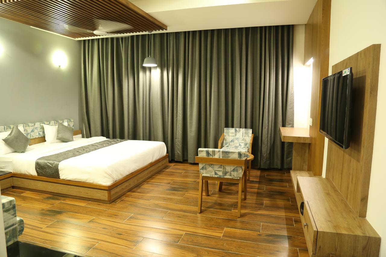 Bharuch Hotel Novus المظهر الخارجي الصورة