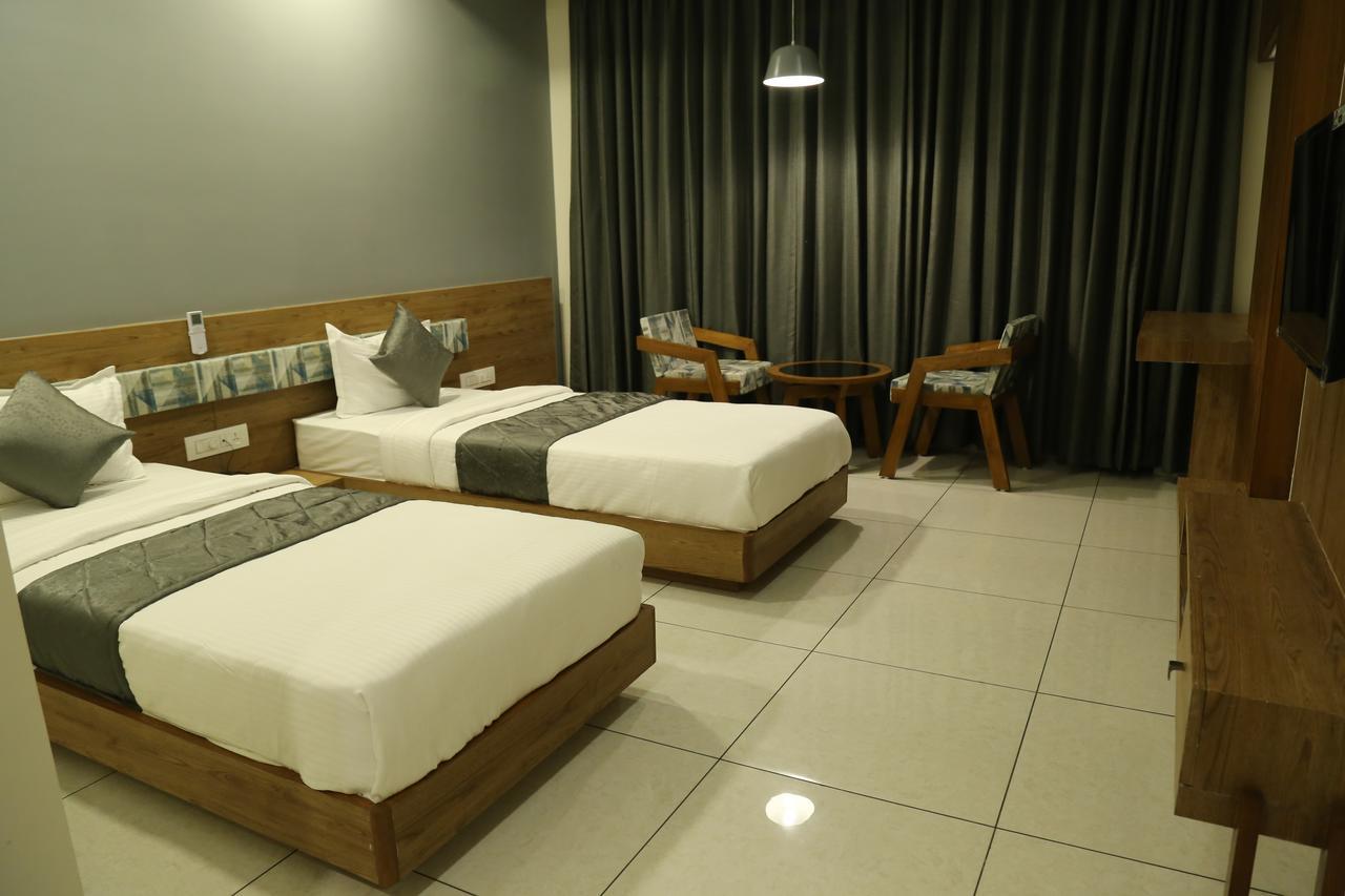 Bharuch Hotel Novus المظهر الخارجي الصورة
