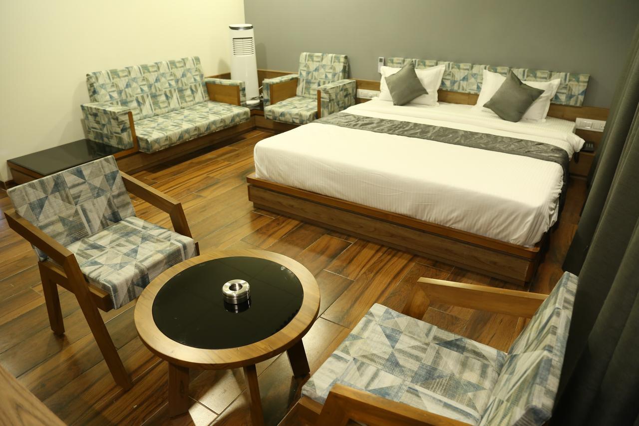 Bharuch Hotel Novus المظهر الخارجي الصورة