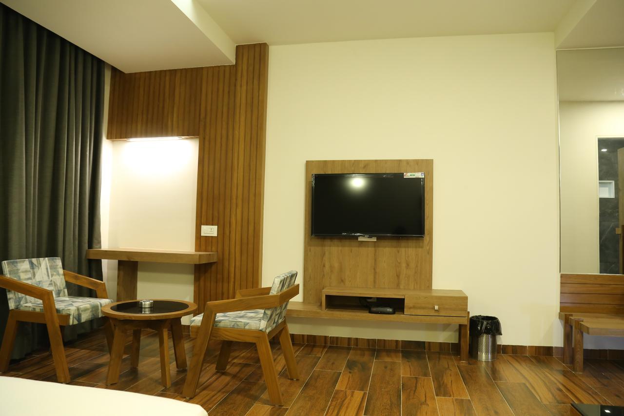 Bharuch Hotel Novus المظهر الخارجي الصورة
