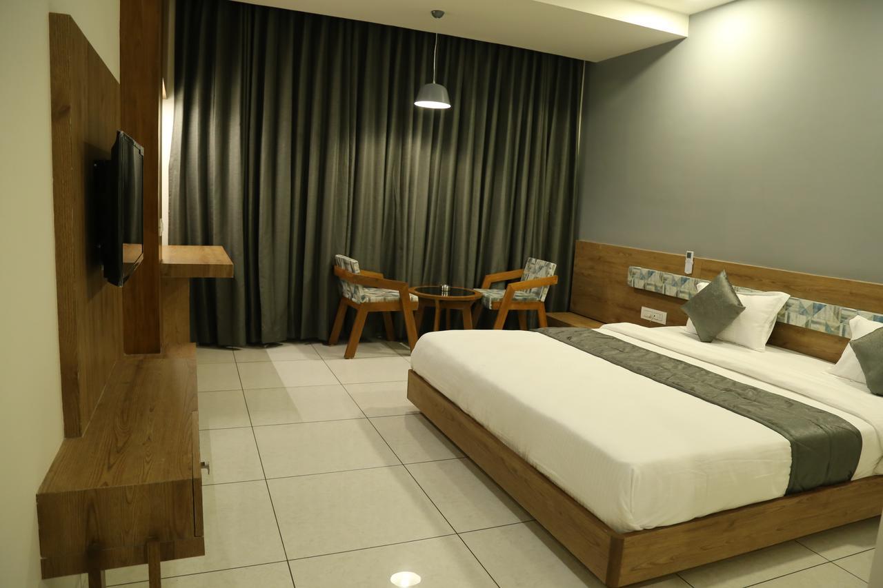 Bharuch Hotel Novus المظهر الخارجي الصورة