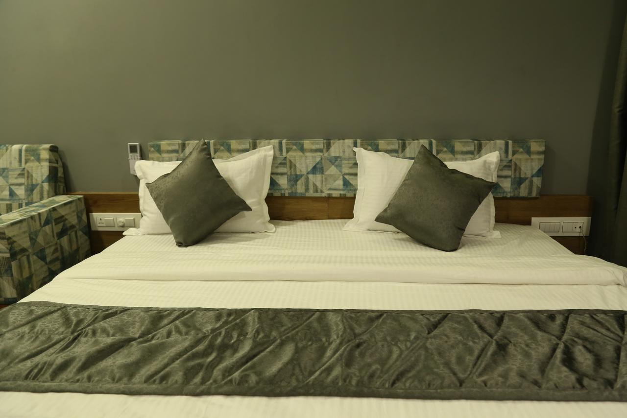 Bharuch Hotel Novus المظهر الخارجي الصورة