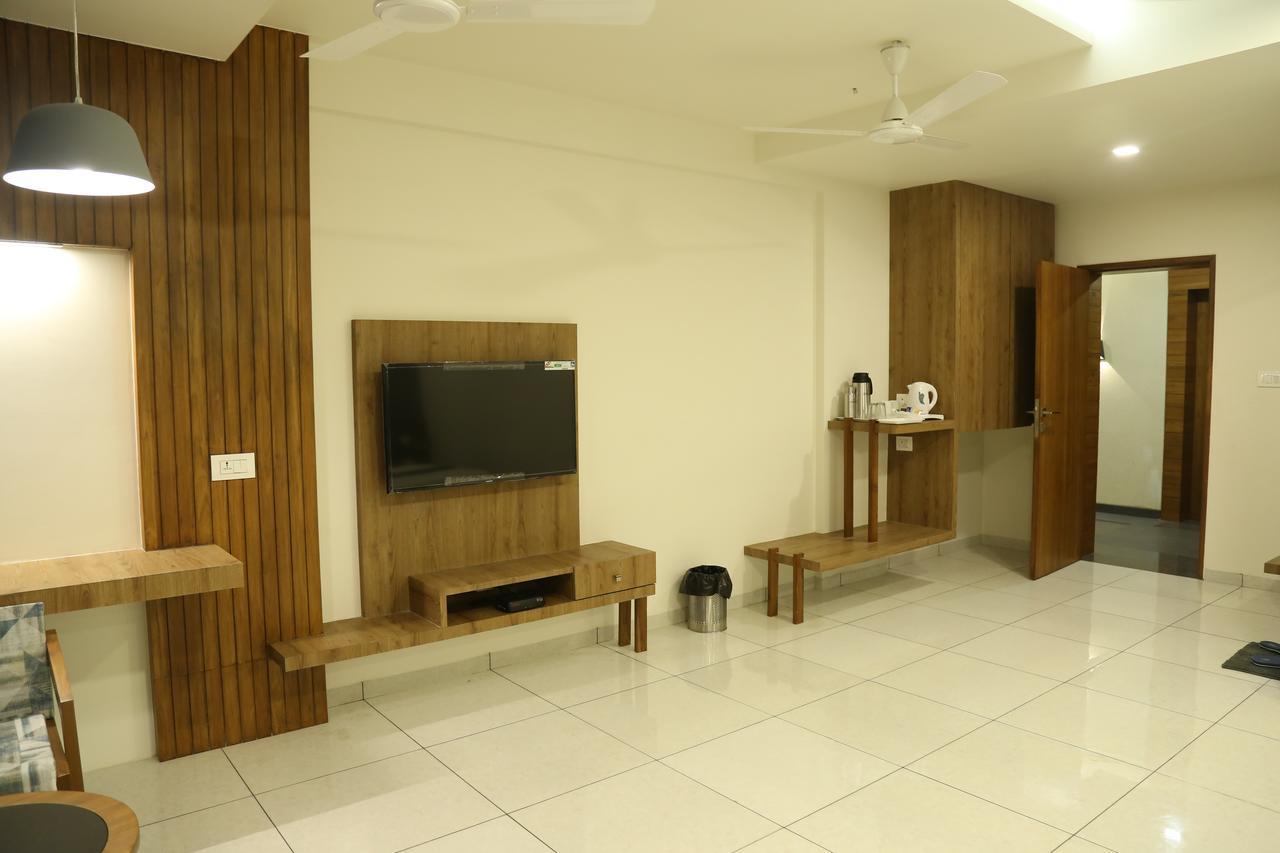 Bharuch Hotel Novus المظهر الخارجي الصورة